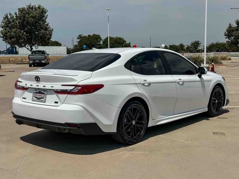 Used 2025 Toyota Camry SE w/ Convenience Package FWD image 3