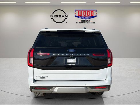 Used 2025 Ford Expedition Platinum image 3