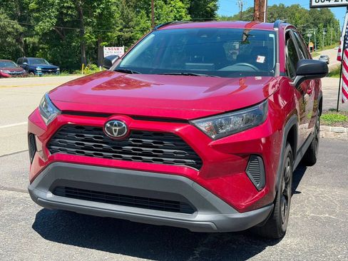 Used 2021 Toyota RAV4 LE FWD image 1