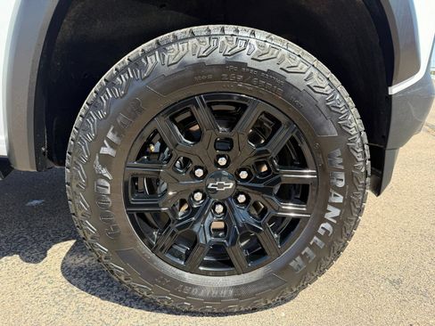 Used 2025 Chevrolet Colorado Trail Boss AWD/4WD image 40