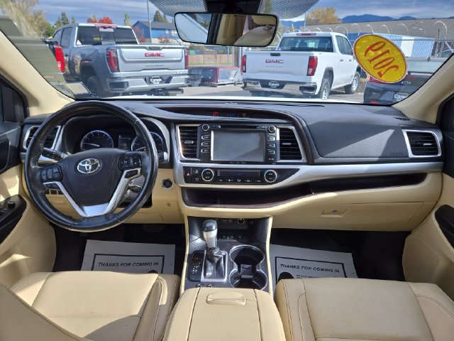 Used 2019 Toyota Highlander XLE AWD/4WD image 4