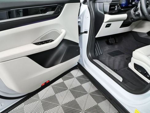 New 2026 Porsche Macan Electric RWD image 8