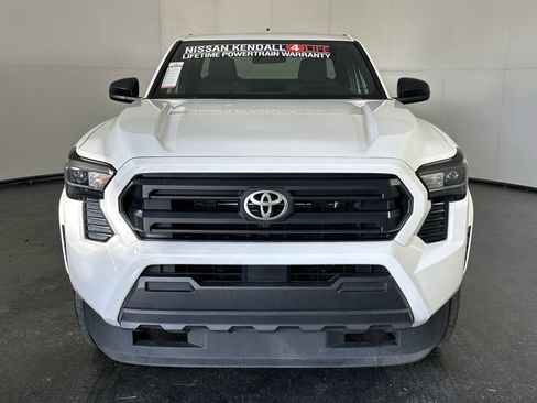 Used 2025 Toyota Tacoma SR image 4