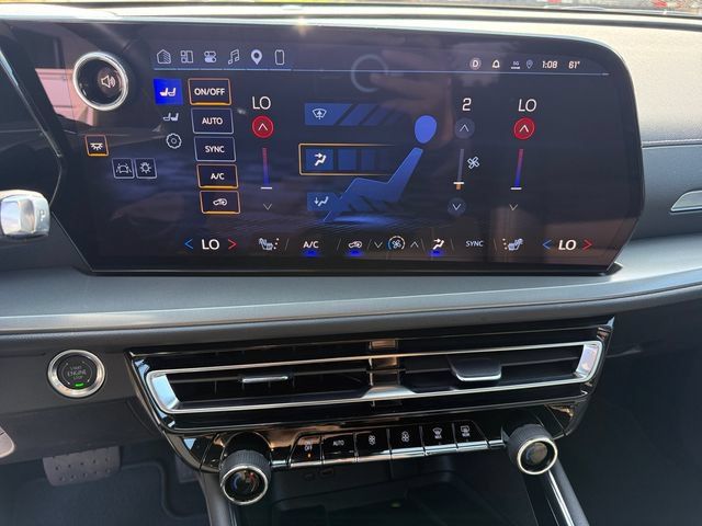 Certified 2026 Chevrolet Traverse LT w/ Midnight/Sport Edition AWD/4WD image 17