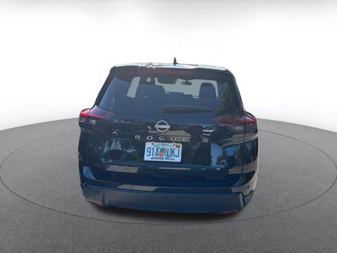 Used 2025 Nissan Rogue SV FWD image 16