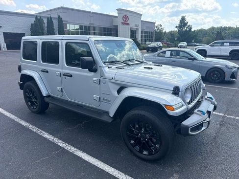 Used 2024 Jeep Wrangler Unlimited Sahara w/ Safety Group AWD/4WD image 2