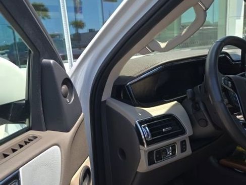 Used 2024 Lincoln Navigator L Reserve AWD/4WD image 13