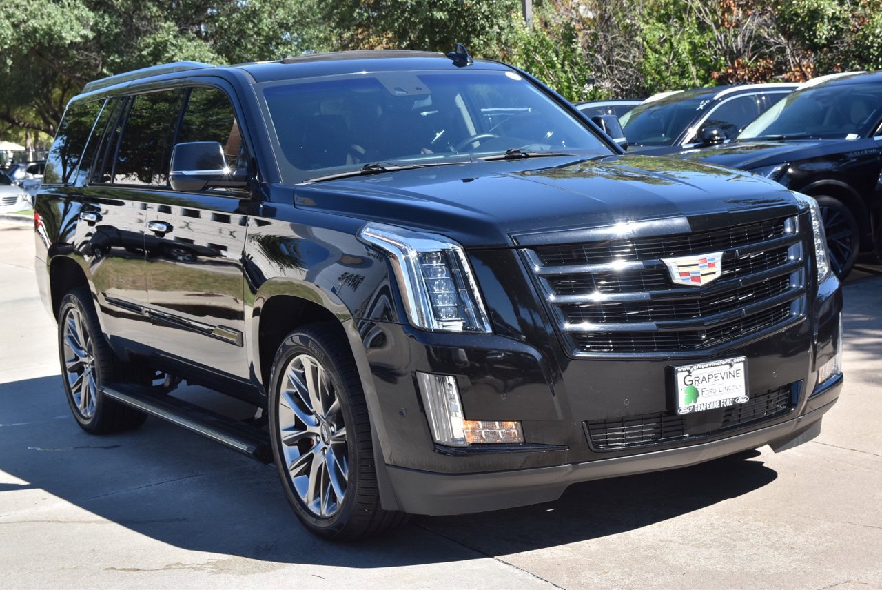 Used 2019 Cadillac Escalade Premium Luxury w/ Escalade Sport Edition AWD/4WD image 4