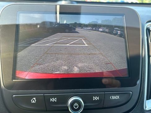 Used 2018 Chevrolet Malibu LT FWD image 27