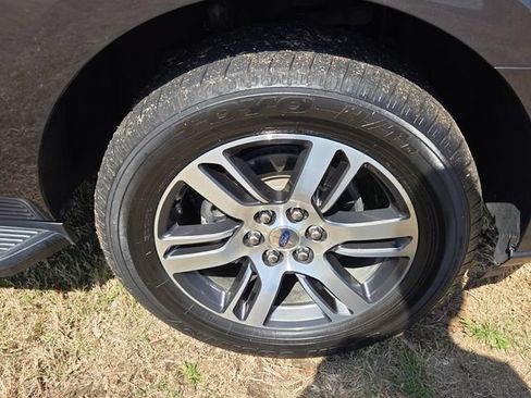 Used 2024 Ford Expedition Limited AWD/4WD image 18