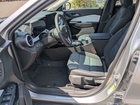 Used 2026 Chevrolet Trax LT w/ Driver Confidence Package image 11