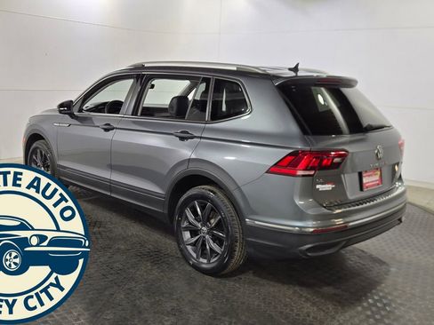Used 2022 Volkswagen Tiguan SE w/ Panoramic Sunroof Package AWD/4WD image 5