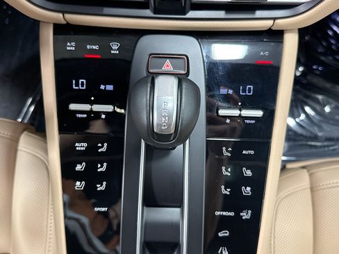 Certified 2026 Porsche Macan AWD/4WD image 34