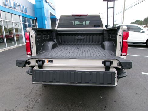 New 2026 Chevrolet Silverado 2500 ZR2 image 6