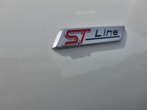 Used 2025 Ford Escape ST-Line w/ Tech Pack #1 FWD image 18