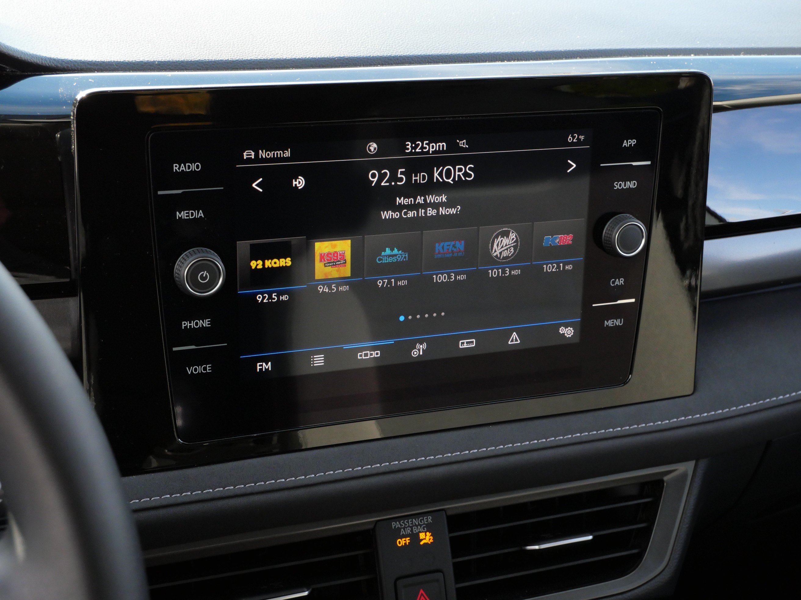 Certified 2025 Volkswagen Taos SE AWD/4WD image 22