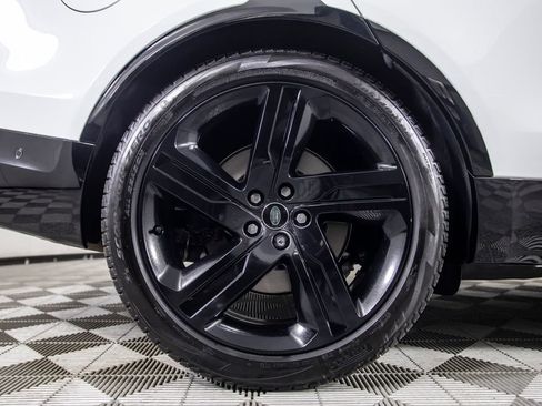 Used 2024 Land Rover Discovery Metropolitan Edition AWD/4WD image 43