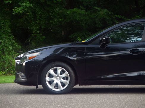 Used 2017 MAZDA MAZDA3 Sport FWD image 18