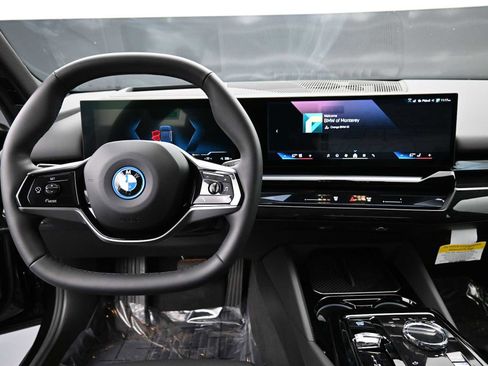 Used 2026 BMW i5 eDrive40 w/ Executive Package RWD image 15