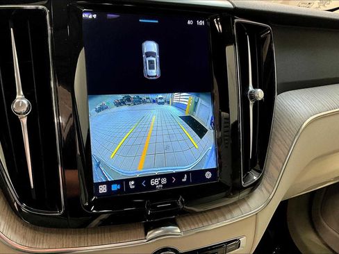 Certified 2023 Volvo XC60 B5 Plus w/ Climate Package image 27