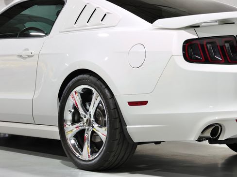 Used 2013 Ford Mustang GT RWD image 36