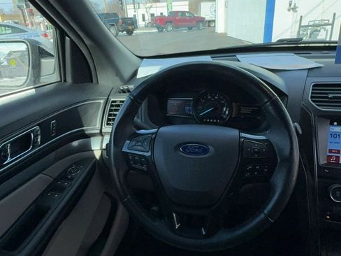 Used 2018 Ford Explorer XLT w/ Equipment Group 202A image 8
