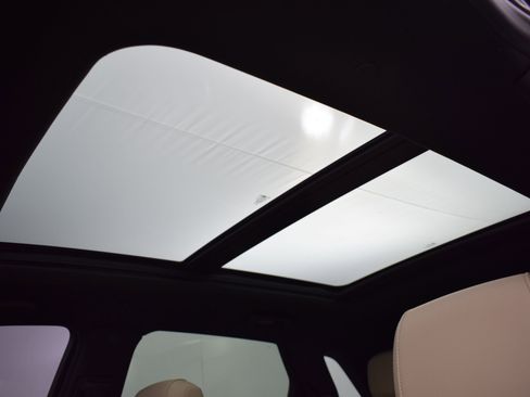 Used 2017 Cadillac XT5 Luxury w/ Driver Awareness Package image 23