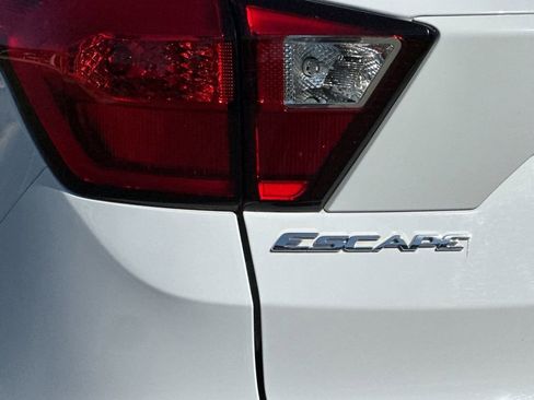 Used 2019 Ford Escape SE FWD image 25