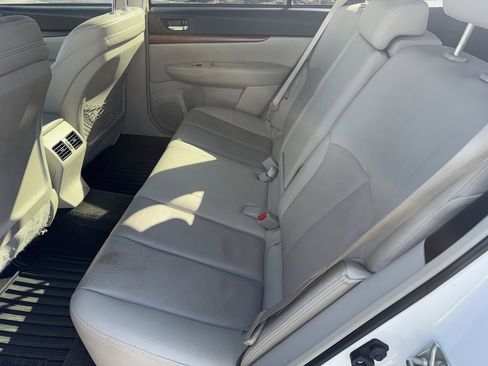 Used 2014 Subaru Outback 3.6R Limited w/ Moonroof Package image 6