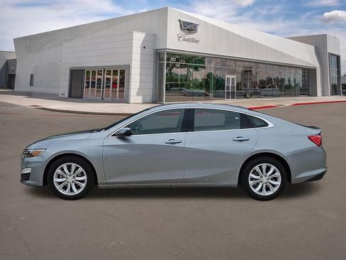 Used 2025 Chevrolet Malibu LT image 3