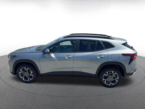 Used 2025 Chevrolet Trax LT image 9