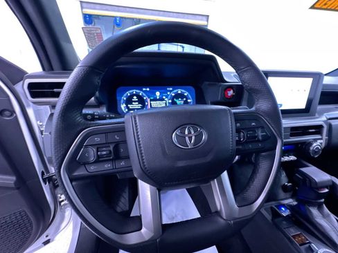 Used 2025 Toyota Tacoma TRD Off-Road image 15