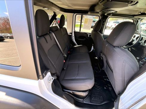 Used 2023 Jeep Wrangler Unlimited image 16
