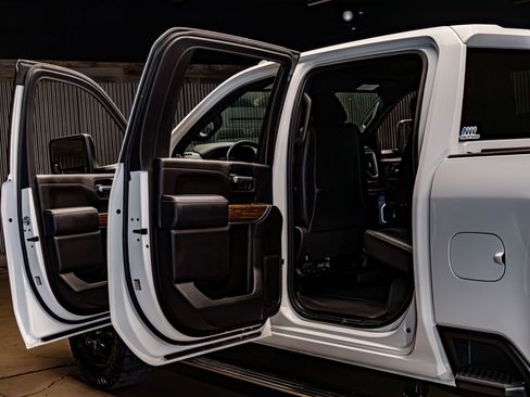 Used 2023 Chevrolet Silverado 3500 High Country image 30