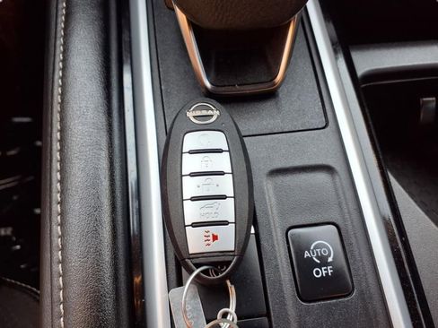 Used 2022 Nissan Pathfinder SL image 11