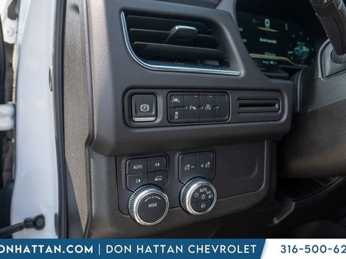 Used 2024 GMC Yukon XL SLT AWD/4WD image 15