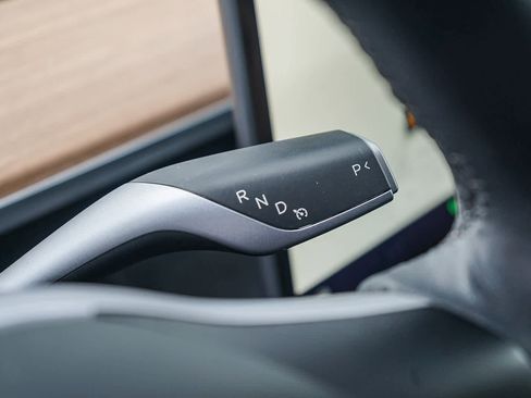 Used 2024 Tesla Model Y Long Range image 18