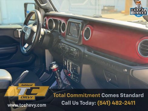 Used 2018 Jeep Wrangler Unlimited Rubicon w/ Steel Bumper Group image 16