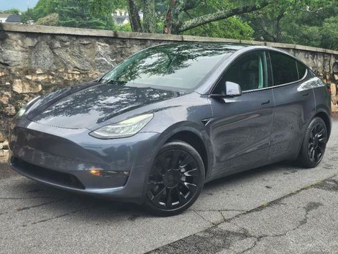 Used 2022 Tesla Model Y Long Range AWD/4WD image 5