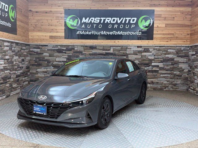 Certified 2023 Hyundai Elantra SEL w/ Preferred Accessory Package FWD image 4