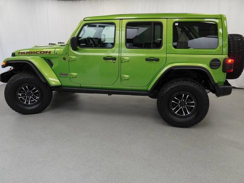 Used 2025 Jeep Wrangler Unlimited Rubicon w/ XTREMEE 35" Tire Package AWD/4WD image 32