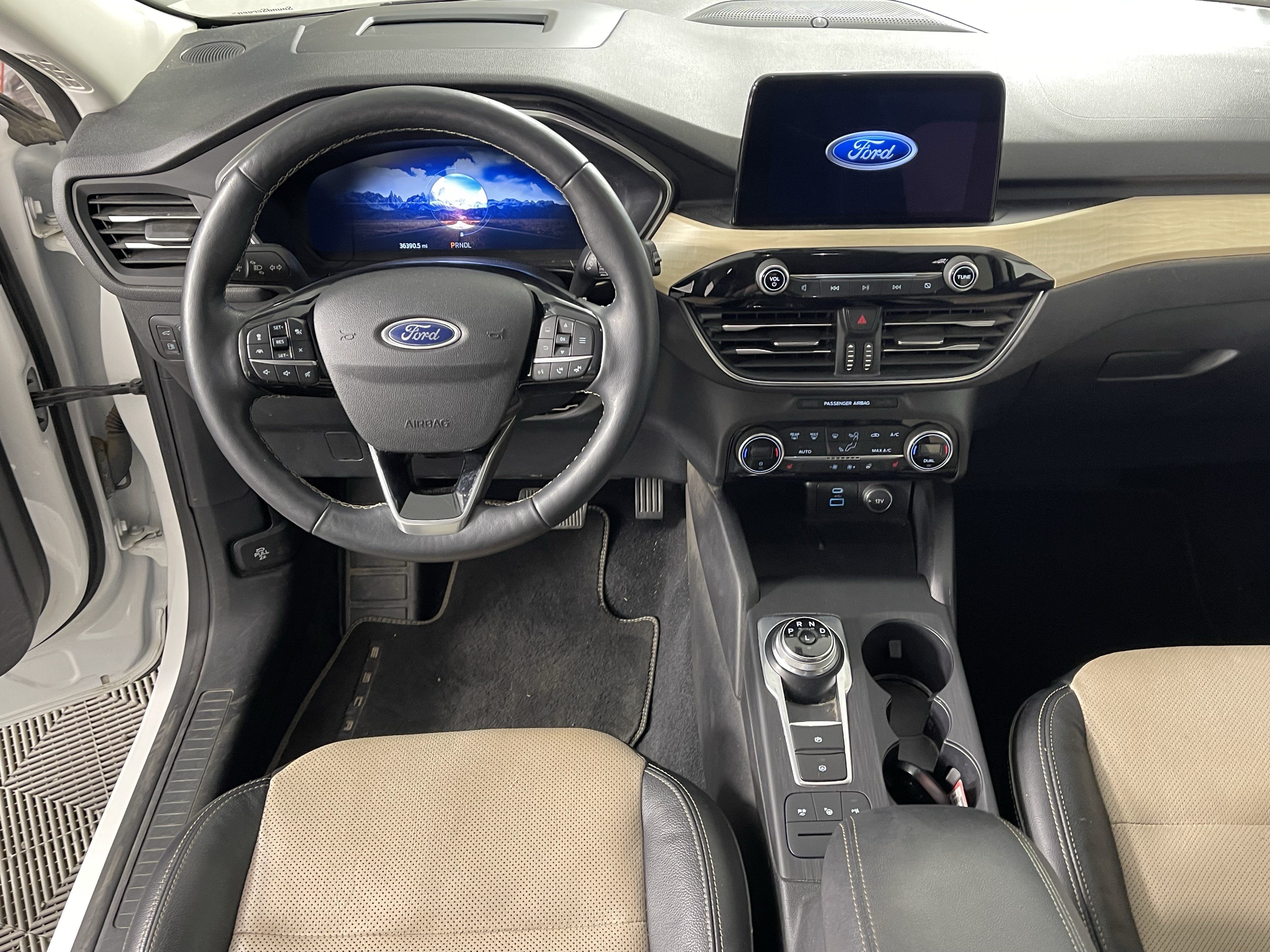 Used 2021 Ford Escape Titanium w/ Titanium Elite Package AWD/4WD image 11