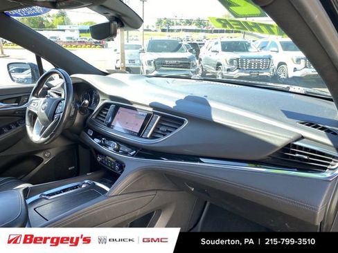 Used 2022 Buick Enclave Avenir w/ Avenir Technology Package AWD/4WD image 33