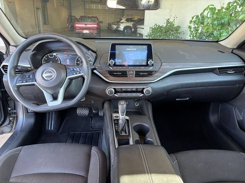 Used 2025 Nissan Altima 2.5 SV FWD image 29