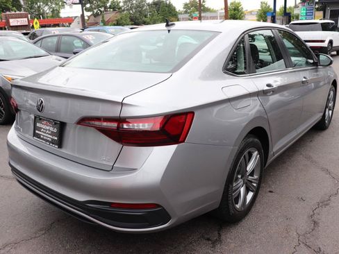 Used 2024 Volkswagen Jetta SE FWD image 5