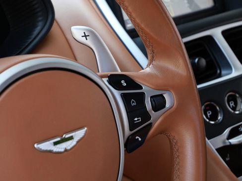 Used 2020 Aston Martin DB11 Coupe image 18
