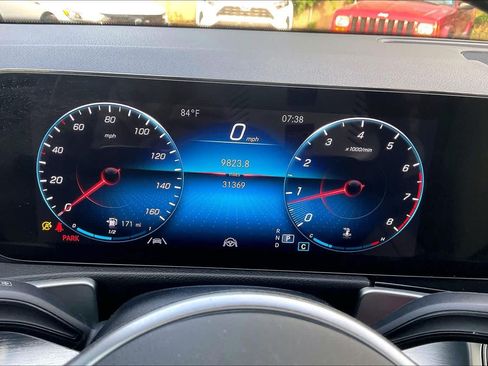 Used 2023 Mercedes-Benz GLB 250 4MATIC image 26