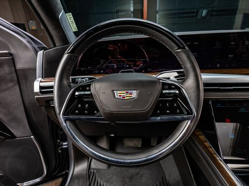 Used 2025 Cadillac Escalade Sport Platinum w/ LPO, ONYX Package AWD/4WD image 15
