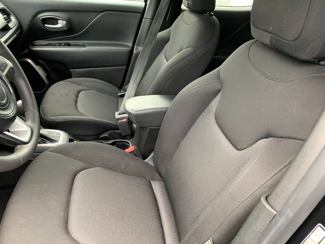Used 2023 Jeep Renegade Latitude AWD/4WD image 8