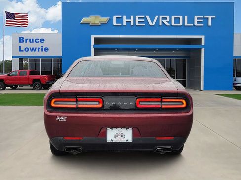 Used 2017 Dodge Challenger SXT w/ Driver Convenience Group RWD image 5